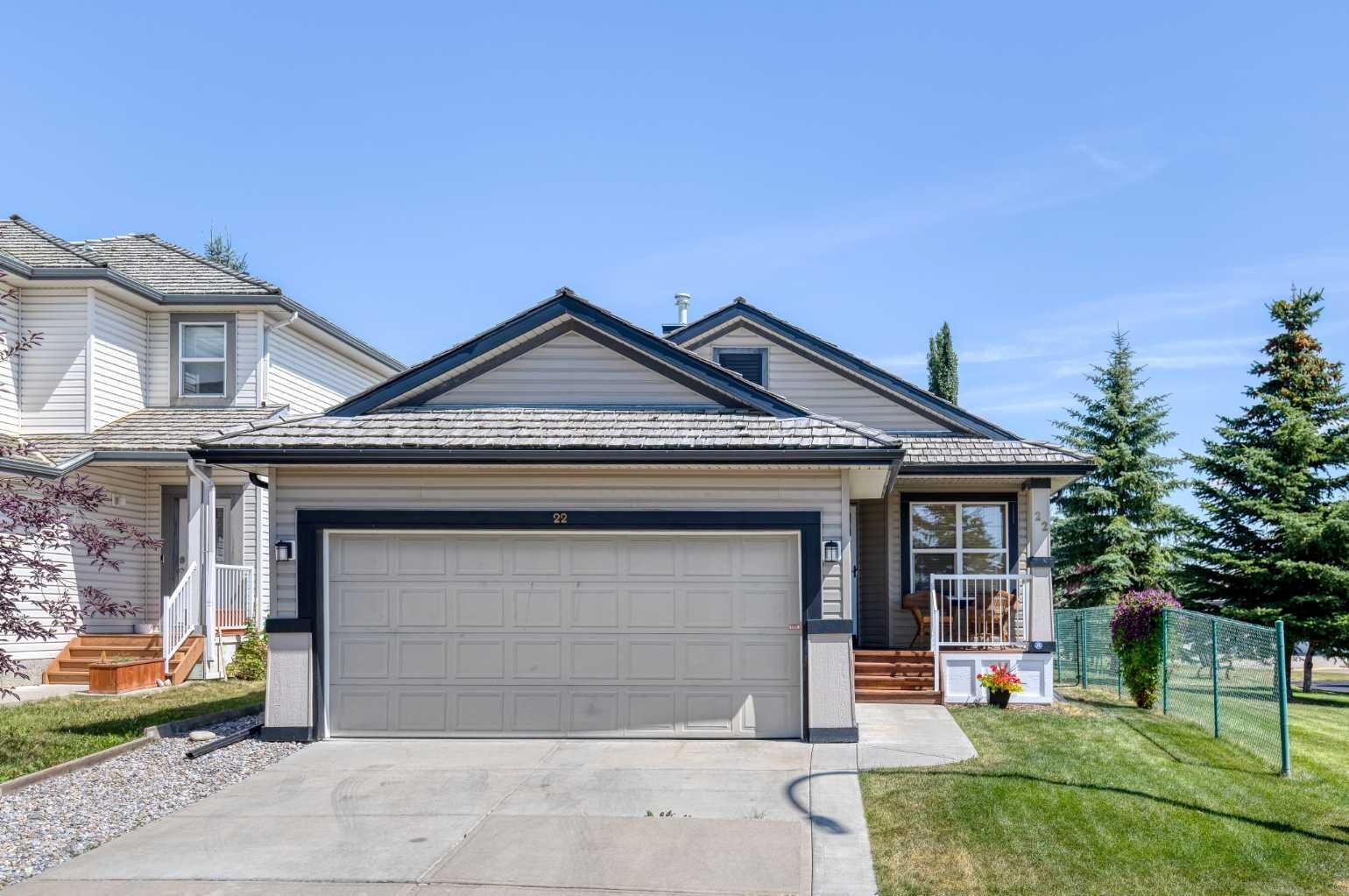 Property Photo: 22 Glensummit Close AB T4C 2J9