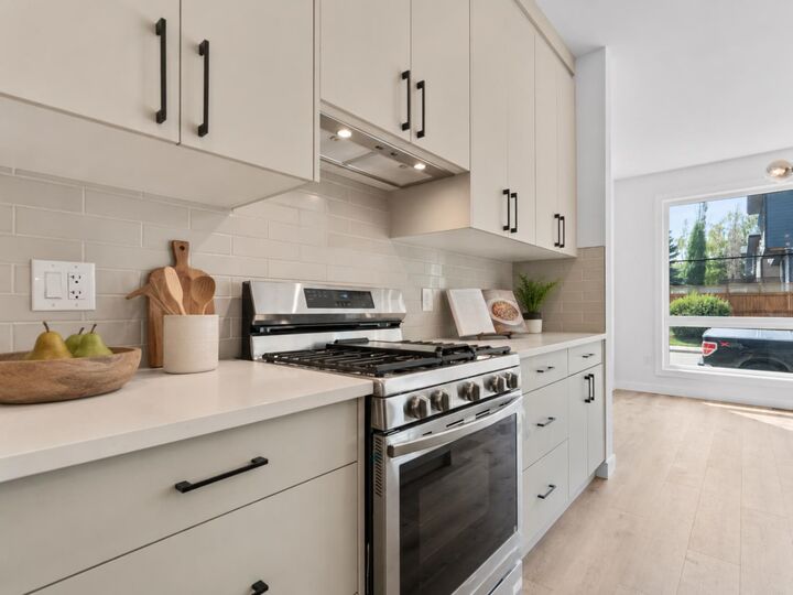 Property Photo: 2354 7 Street NW AB T2M 1T1