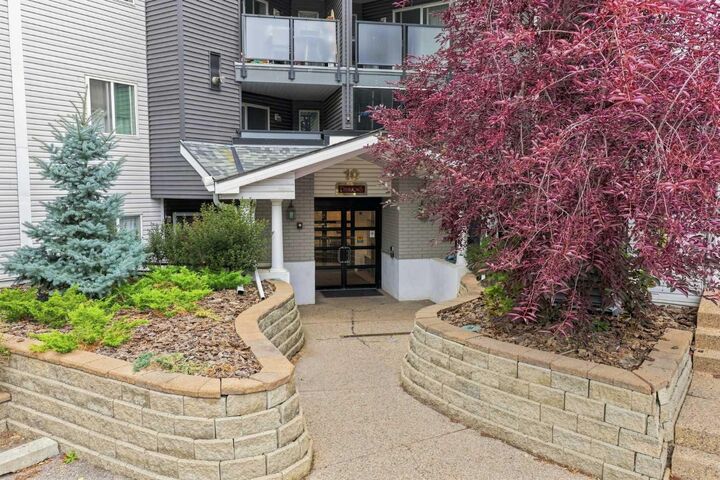 Property Photo: 10 Sierra Morena Mews SW 308 AB T3H 3K5