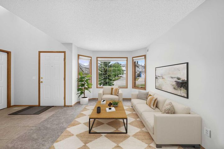 Property Photo: 307 Edgeridge Gardens NW AB T3A 5Z2