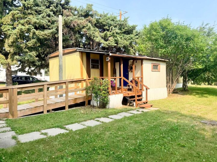 Property Photo: 5039 51 Avenue AB T0M 0M0