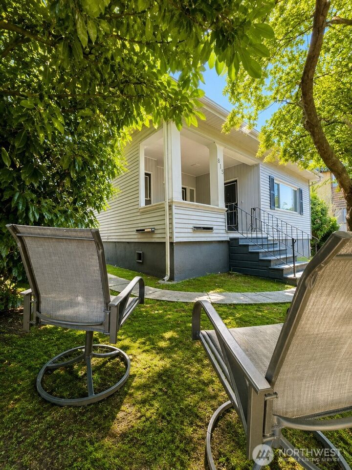 Property Photo:  815  15th Avenue E  WA 98112 
