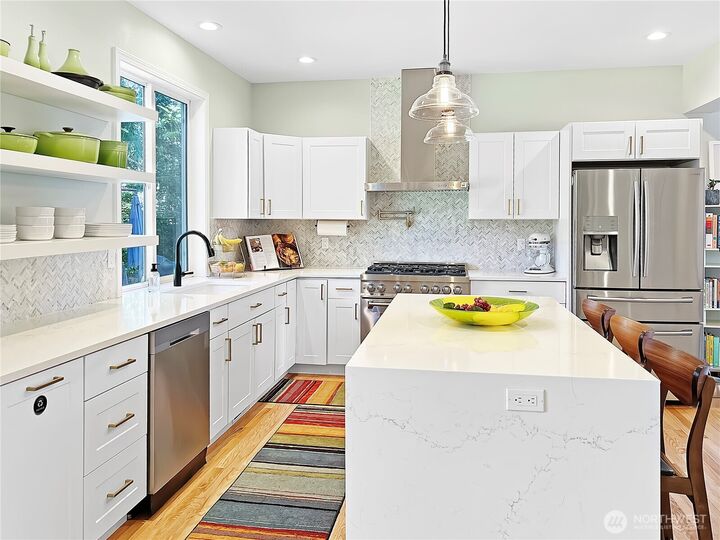 Property Photo: 8700 Rosario Place NE WA 98110