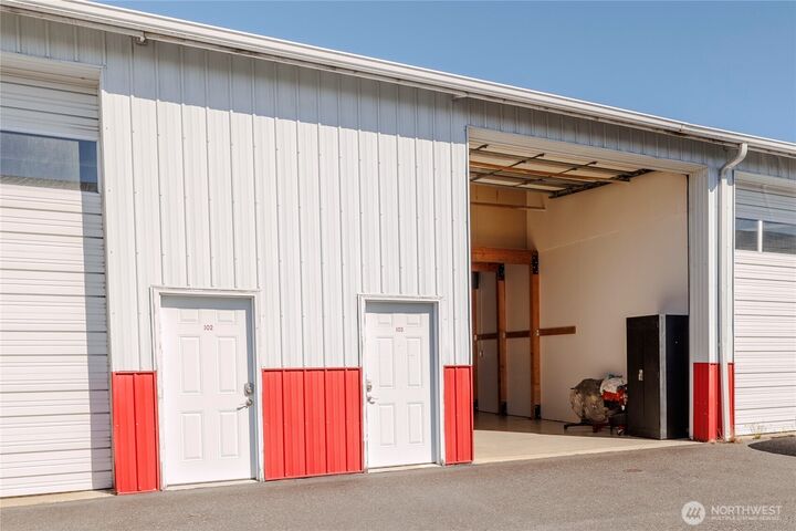 Property Photo:  1906  Midway Lane 303  WA 98226 