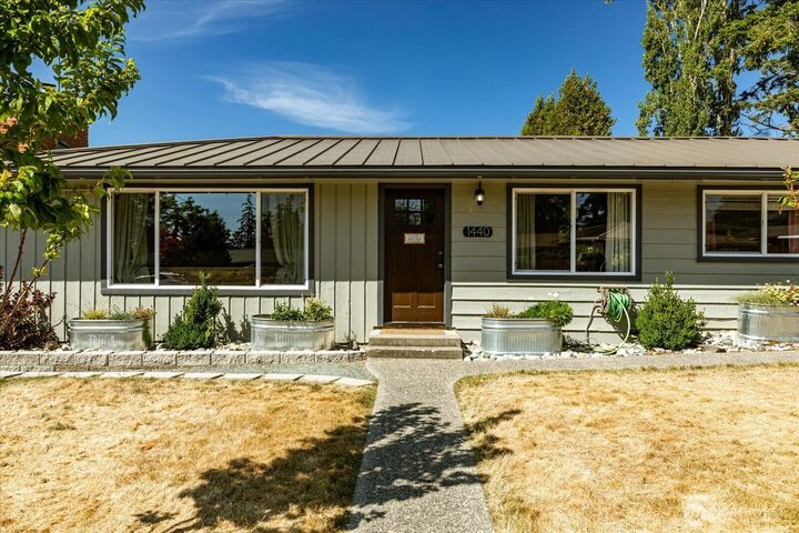 Property Photo:  1440 NE 7th Place  WA 98277 
