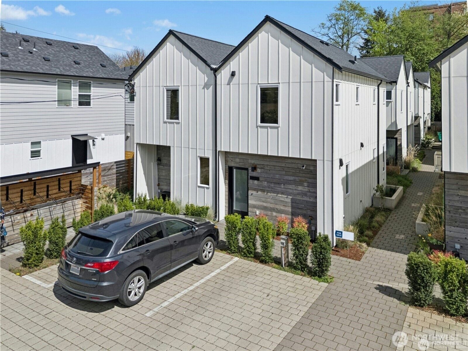 Property Photo:  10354  Wallingford Ave  N B  WA 98133 