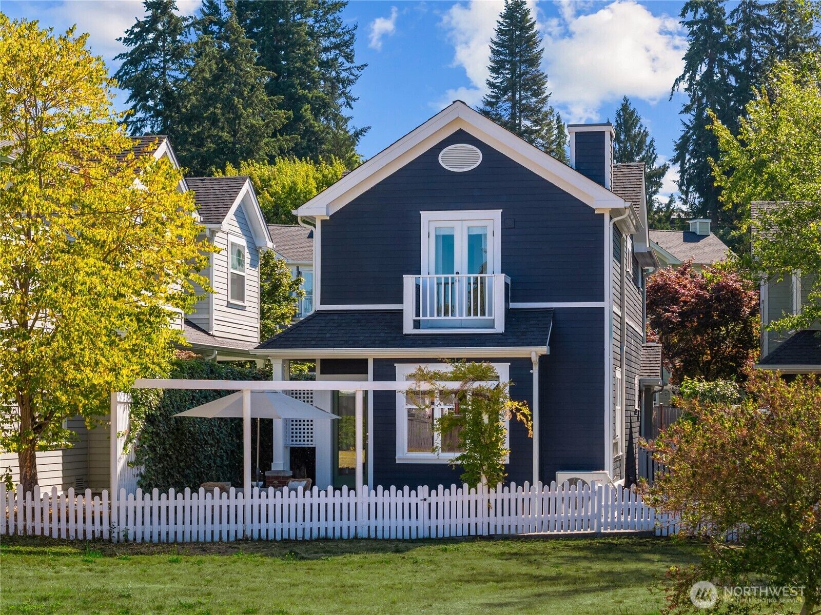 Property Photo:  1827  Parade Grounds Avenue NE  WA 98110 