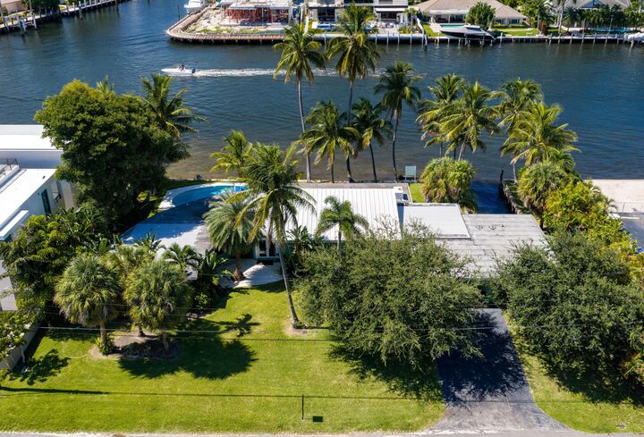 Property Photo: 2605 N Riverside Drive FL 33062