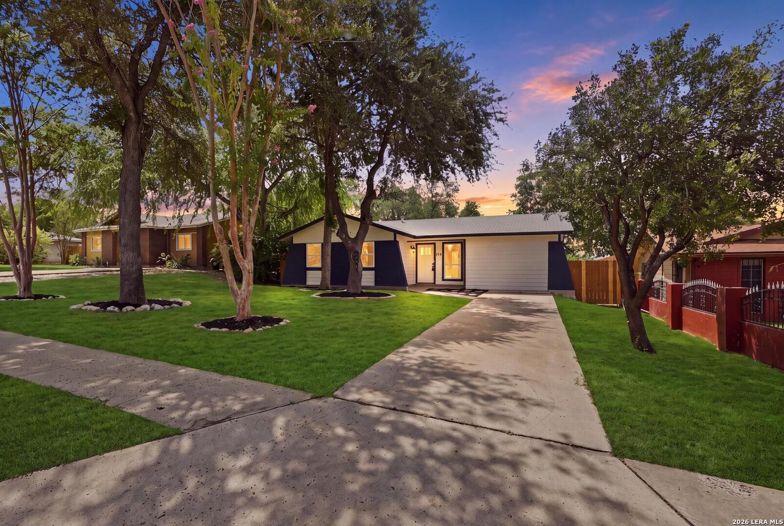 Property Photo: 5306 La Cresenta TX 78228