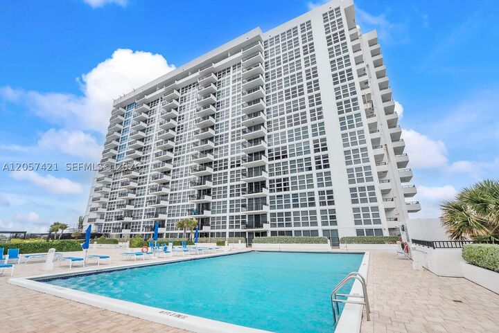 Property Photo: 531 N Ocean Blvd 1005 FL 33062