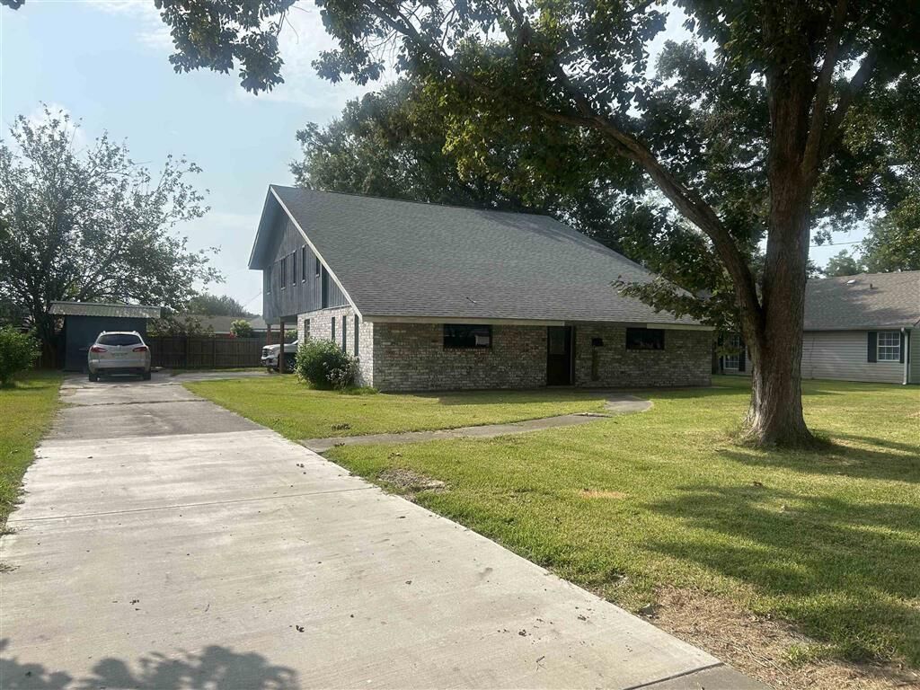 Property Photo: 605 Central Parkway LA 70605