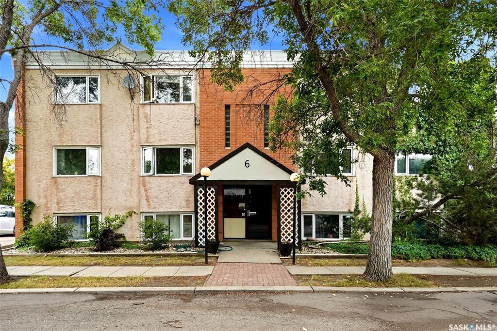 Property Photo: 6 Neill Place 4 SK S4N 2V4