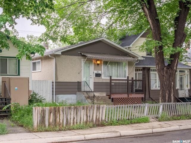 Property Photo: 1827 Quebec Street SK S4P 1J6