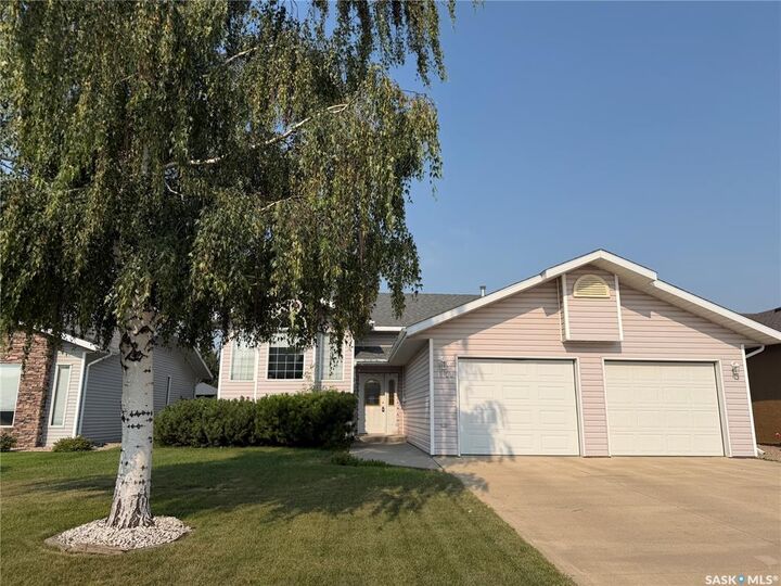 Property Photo:  1121 21st Street  SK S0K 2A0 