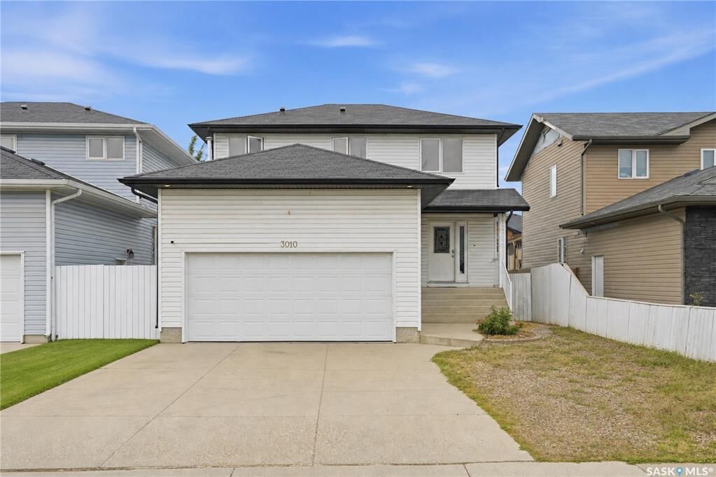 Property Photo:  3010 37th Street W  SK S7L 7H9 