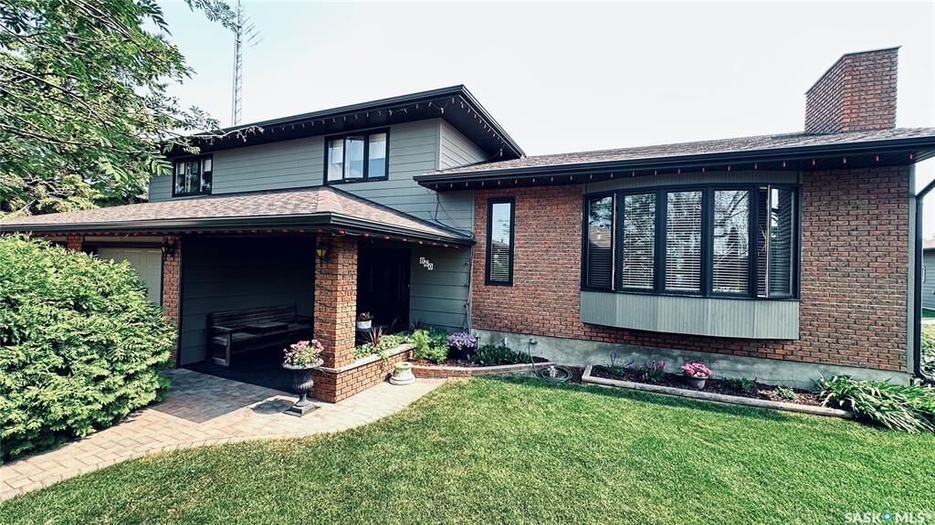 Property Photo: 816 1st Avenue SK S0E 1W0