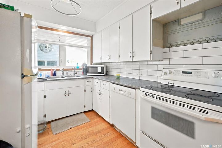 Property Photo: 1434 Hochelaga Street W SK S6H 6G5