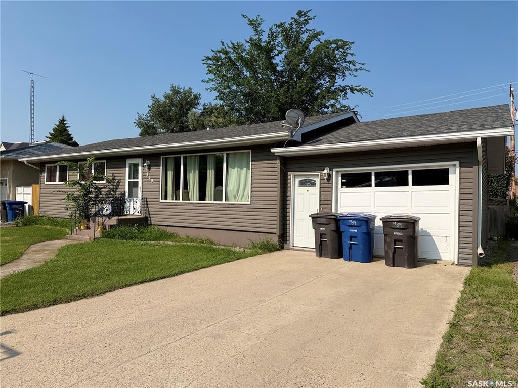 Property Photo:  939 7th Street  SK S0K 2A0 