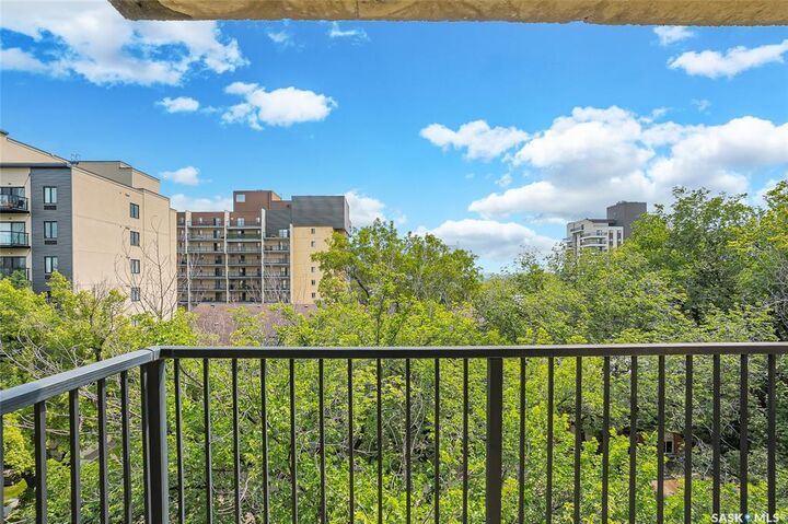 Property Photo: 537 4th Avenue N 504 SK S7K 2M6