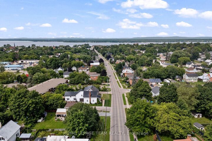 Photo de la propriété:  544 Mackay Street  ON K8A 1E6 