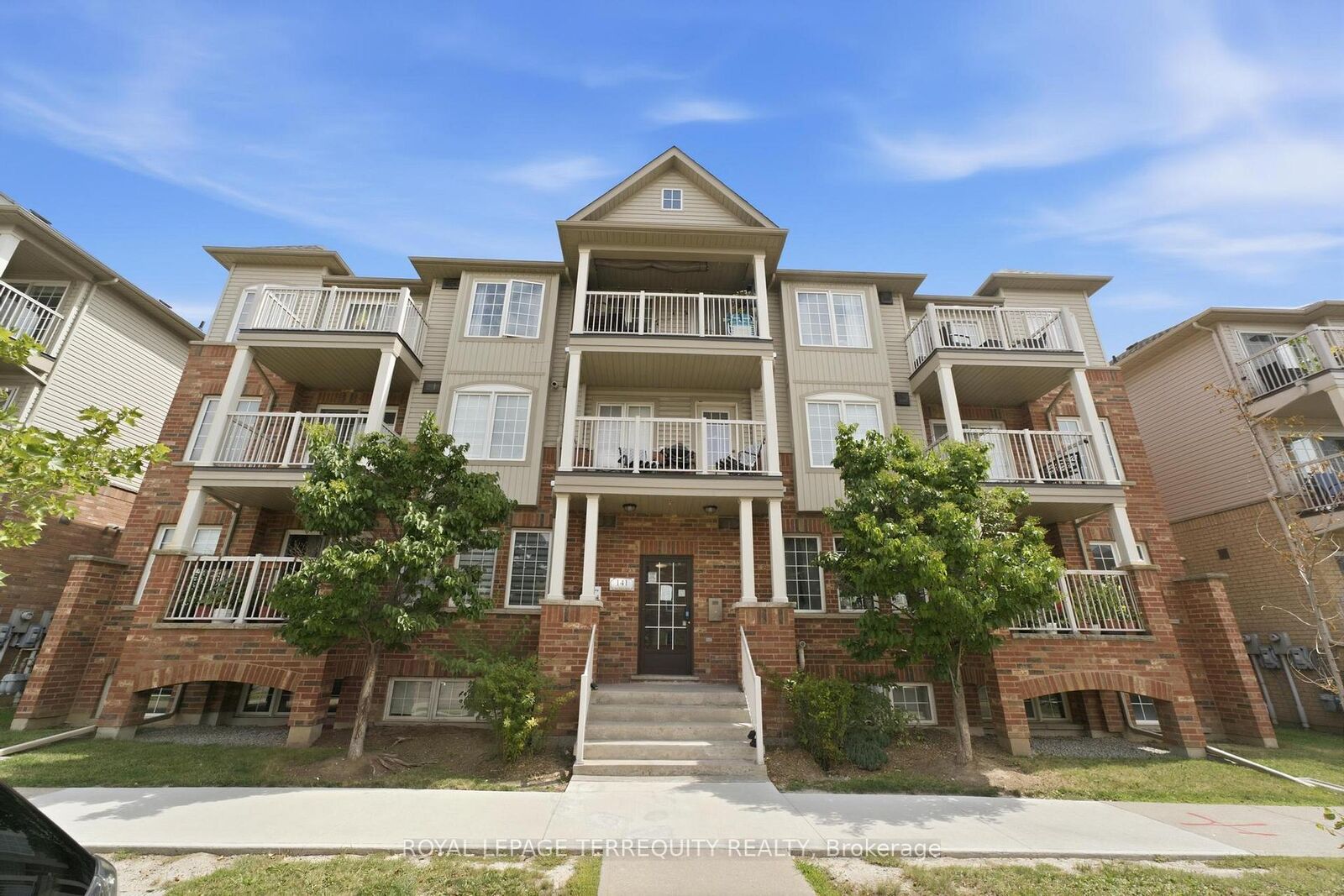 Photo de la propriété:  141 Isaac Devins Boulevard 3  ON M9M 0C4 