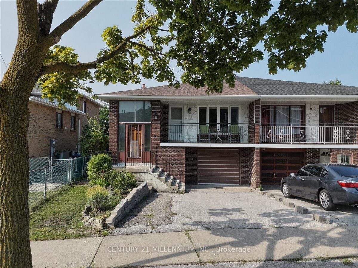Property Photo: 9 Cheryl Court ON L6V 3C2