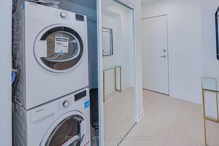 Property Photo: 252 Church Street 3707 ON M5B 0E6
