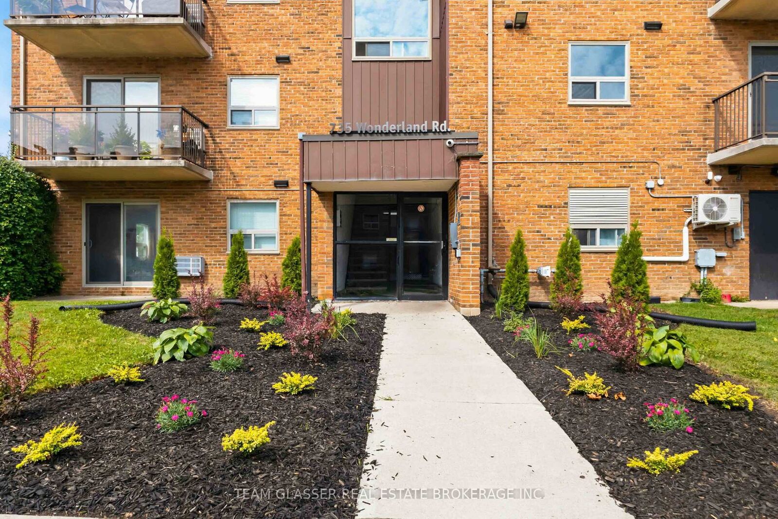 Property Photo: 735 Wonderland Road S 212 ON N6K 1M1