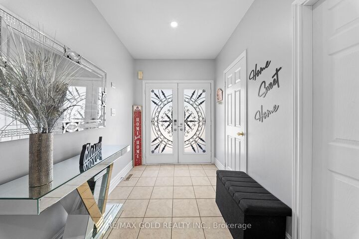 Property Photo: 8 Bayridge Drive ON L6P 2H8