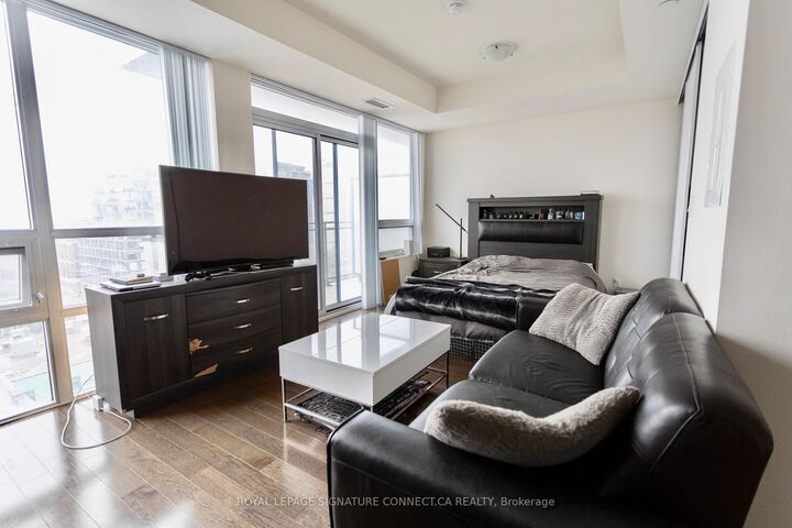 Property Photo: 460 Adelaide Street E 1112 ON M5A 0E7
