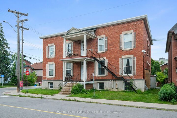 Property Photo:  135 Concord Street S 3  ON K1S 0Z3 