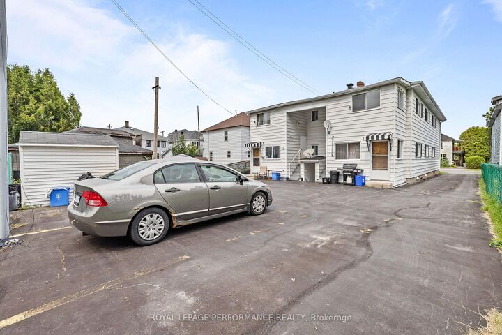 Property Photo: 424 Guy Street ON K6H 4V5