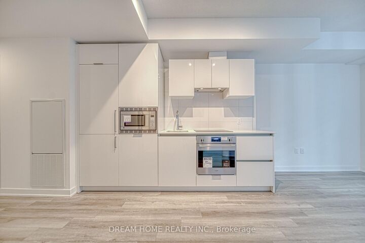 Property Photo:  230 Simcoe Street 1921  ON M5T 0G7 