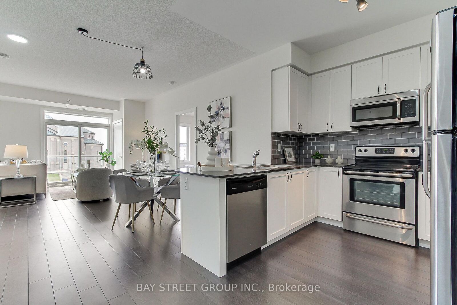Property Photo:  28 Prince Regent Street Ph8  ON L6C 0V5 
