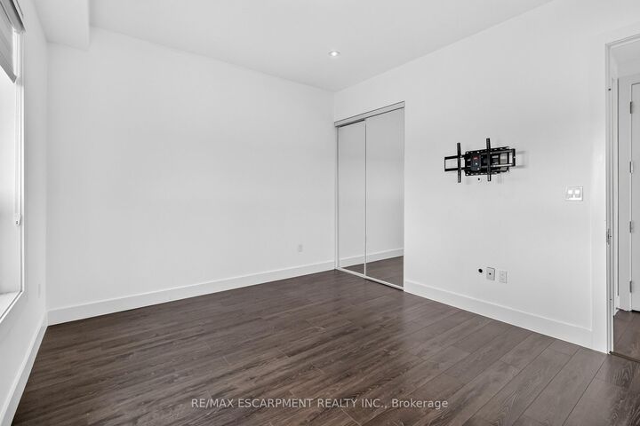 Property Photo: 640 Sauve Street 602 ON L9T 9A7