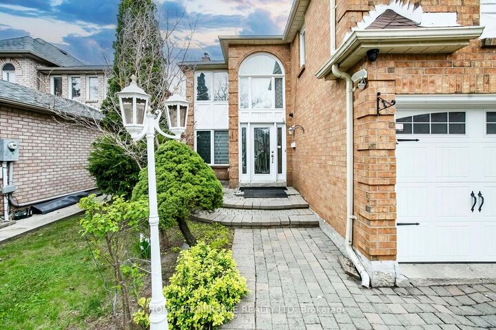 Property Photo:  5 Butlermere Drive  ON L6Y 4S1 
