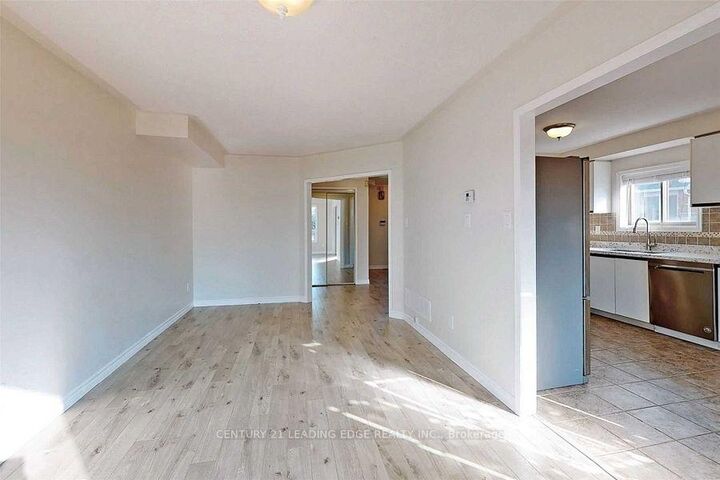 Property Photo:  1566 Fieldgate Drive  ON L1K 2L5 