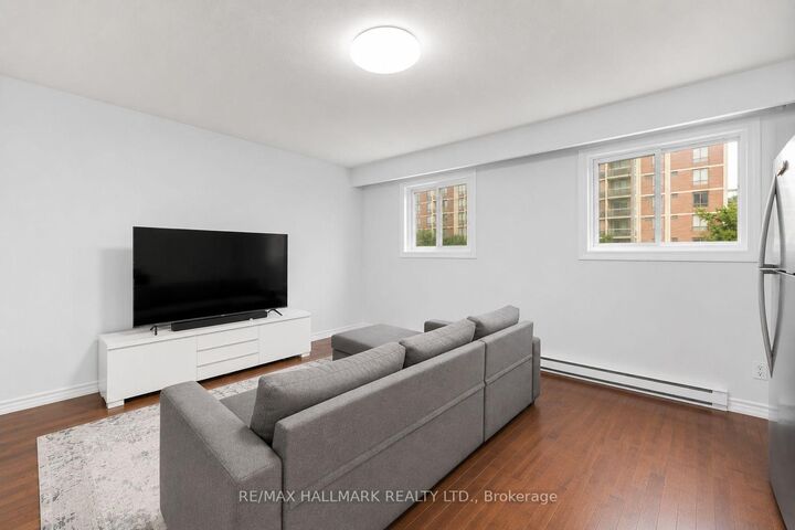 Property Photo:  82 Halsey Avenue 3  ON M4B 1A9 