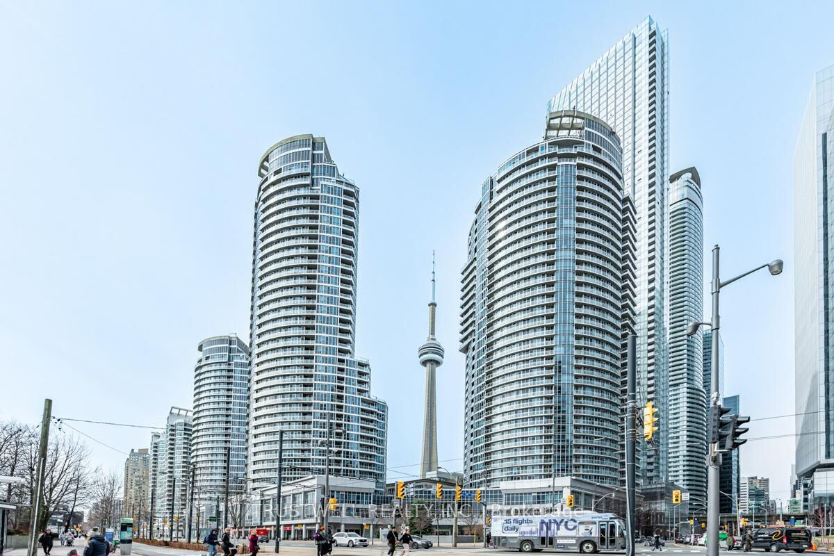 Property Photo: 208 Queens Quay W 511 ON M5J 2Y5