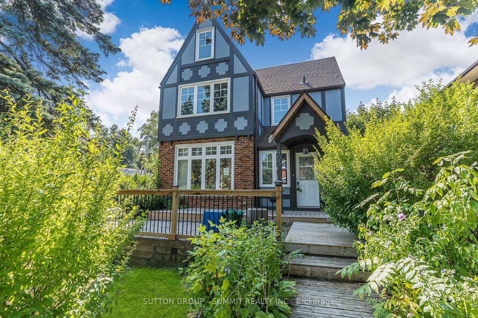 Property Photo:  403 Niagara Street  ON L3C 1L3 