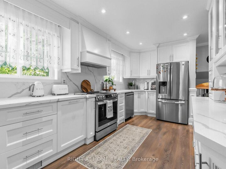 Property Photo: 2 Grenadine Court ON M9L 2H6
