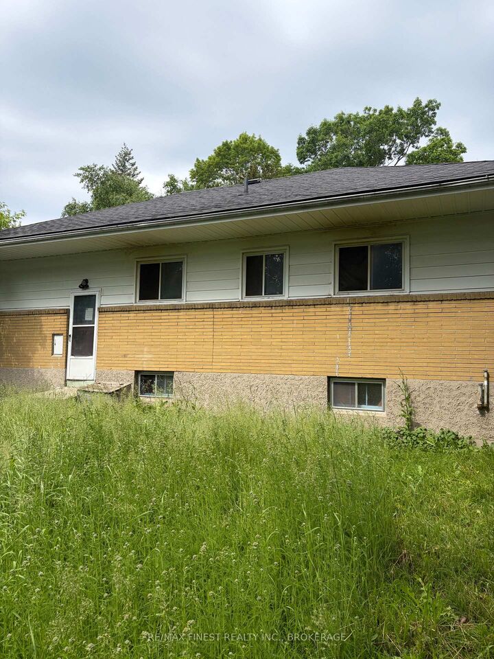 Property Photo:  339 Mowat Avenue  ON K7M 1L2 