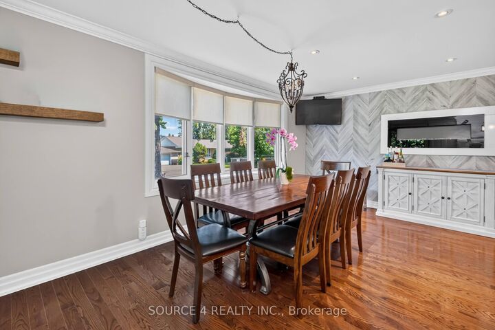 Property Photo: 51 Knowles Crescent ON L4G 1Z6