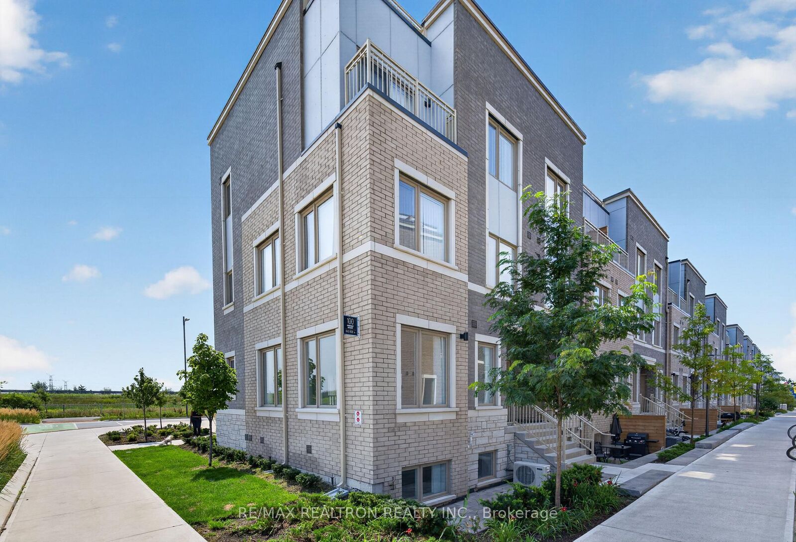 Property Photo: 100 Honeycrisp Crescent 343 ON L4K 0N7