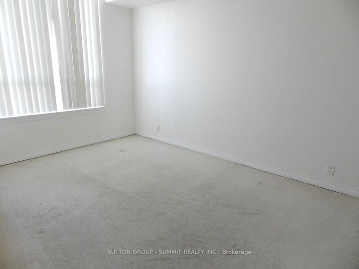 Property Photo:  3504 Hurontario Street 1003  ON L5B 1P2 