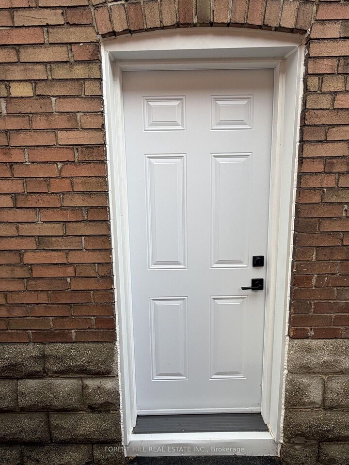 Property Photo:  43 Belvidere Avenue Lower  ON M6C 1P7 