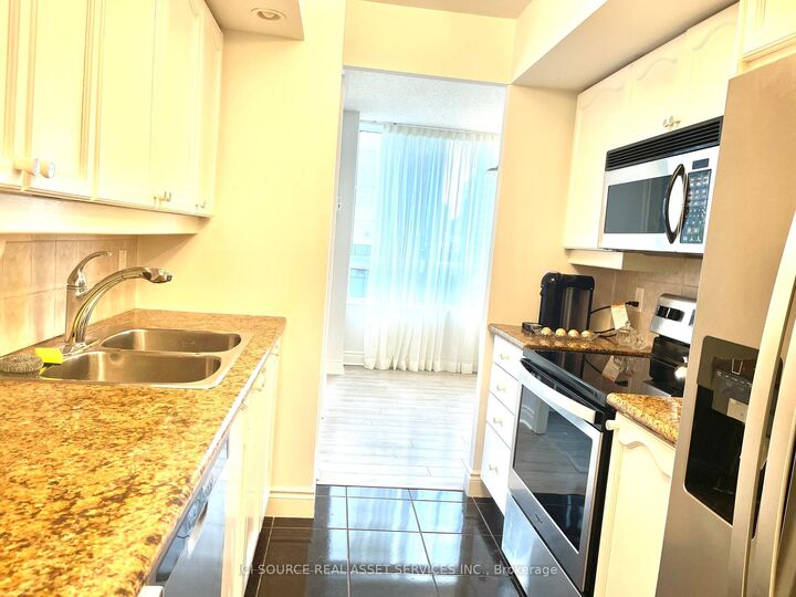 Property Photo:  15 Northtown Way 519  ON M2N 7A2 