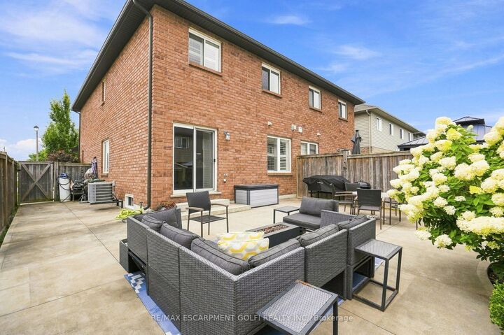 Property Photo: 4 Whitworth Terrace ON L0R 1P0