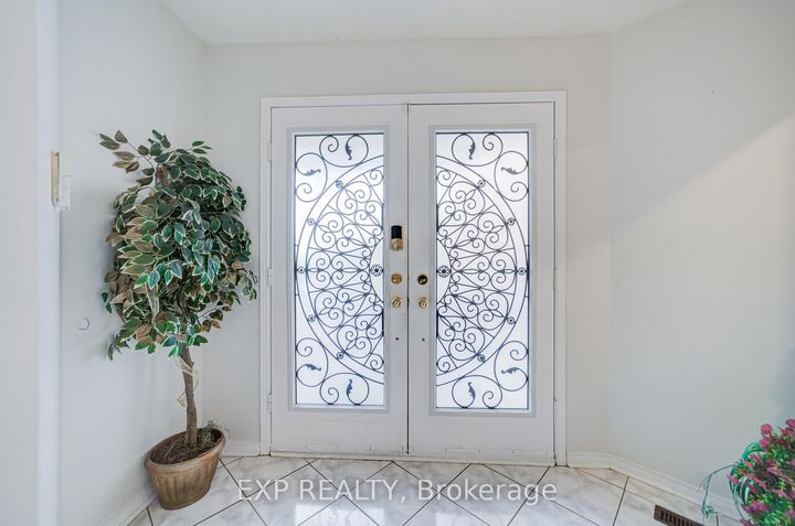 Property Photo:  211 Sophia Road  ON L3S 4C5 