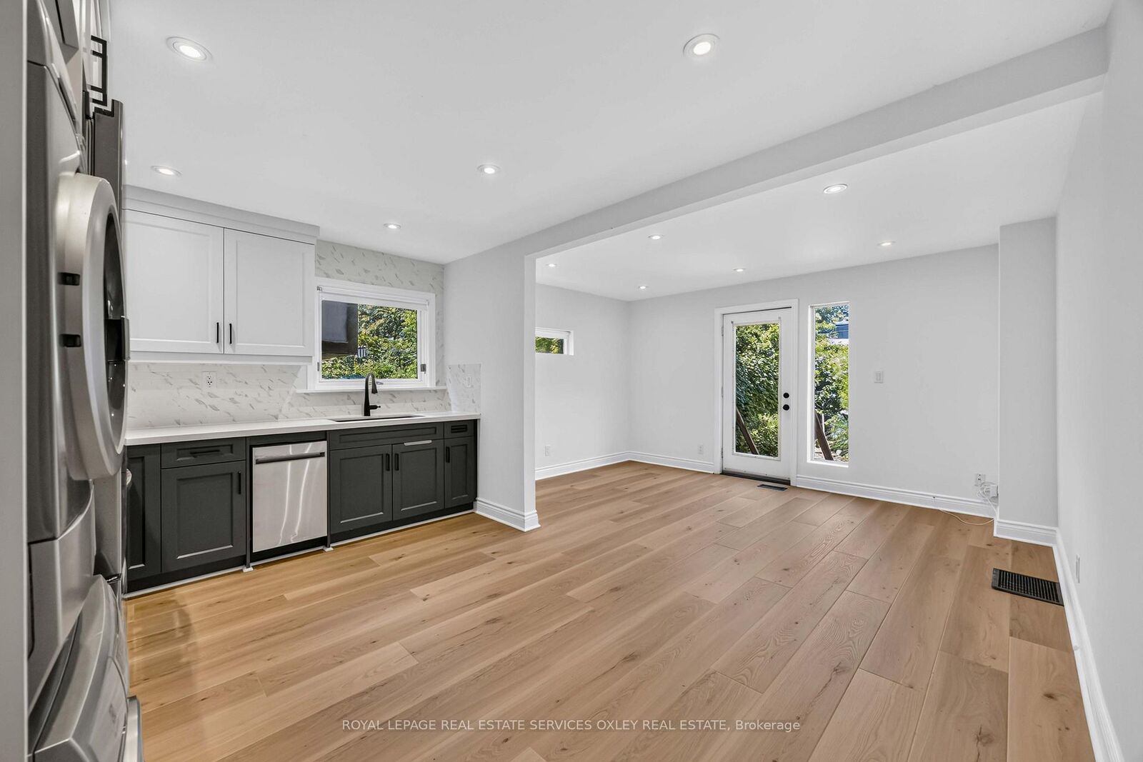 Property Photo:  20 Alcina Avenue Main  ON M6G 2E8 